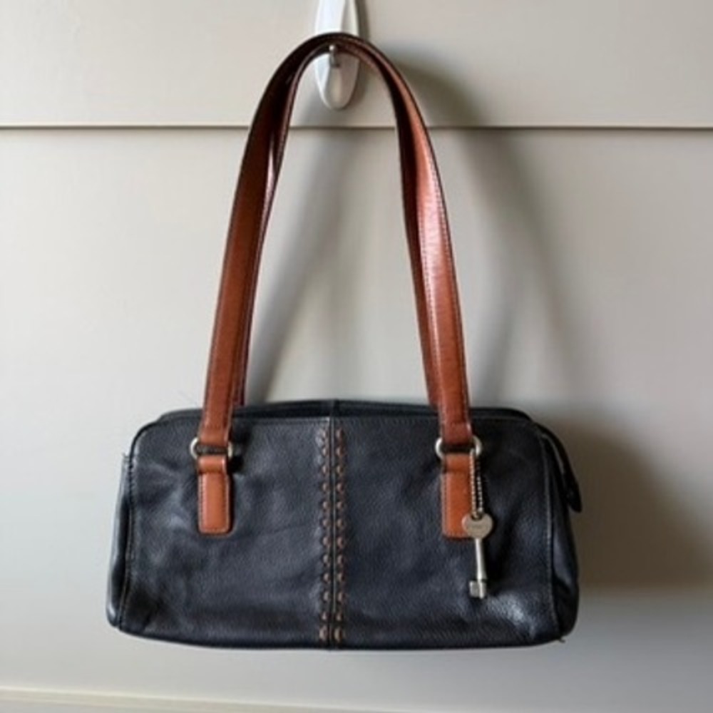 Fossil Shoulder Bag Womens Medium Black Cognac Leather Whipstitch Key Charm Y2K